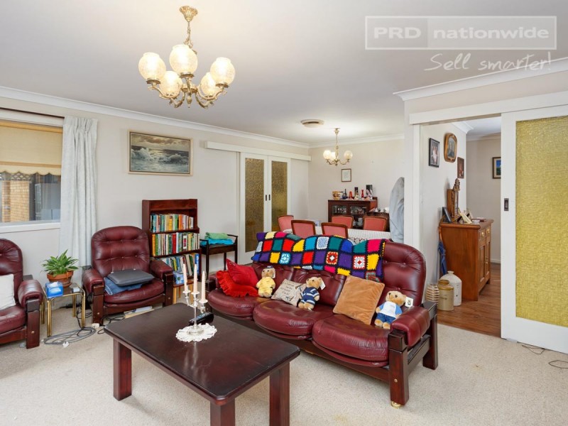 15 Jacaranda Drive, Lake Albert NSW 2650
