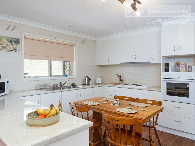 15 Jacaranda Drive, Lake Albert NSW 2650