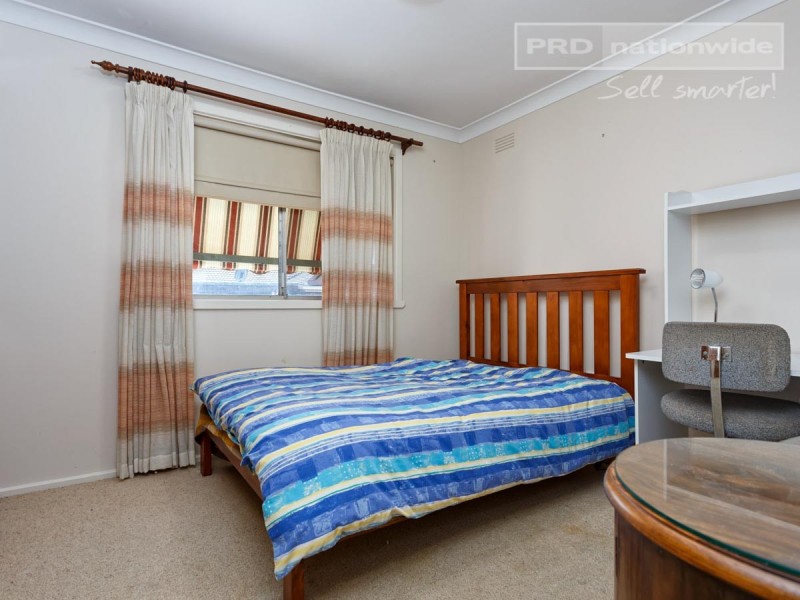 15 Jacaranda Drive, Lake Albert NSW 2650