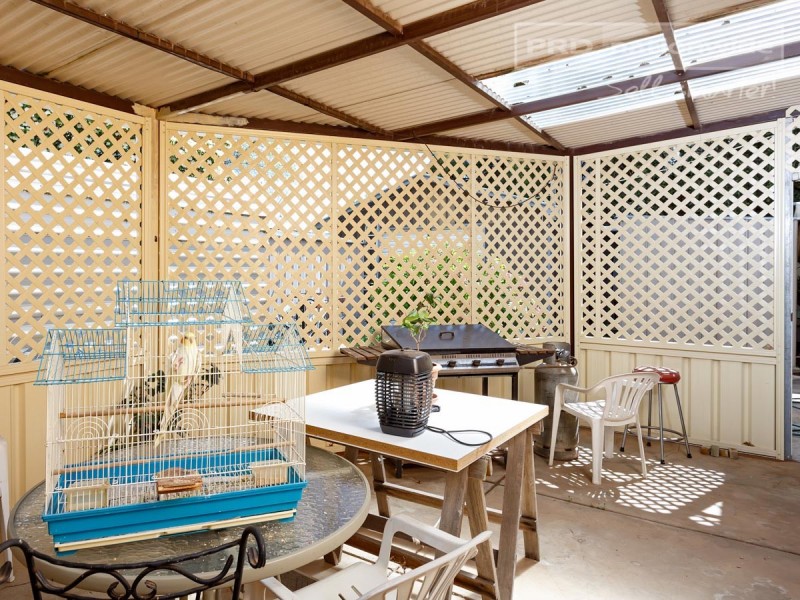 15 Jacaranda Drive, Lake Albert NSW 2650