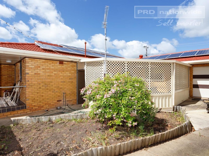 15 Jacaranda Drive, Lake Albert NSW 2650