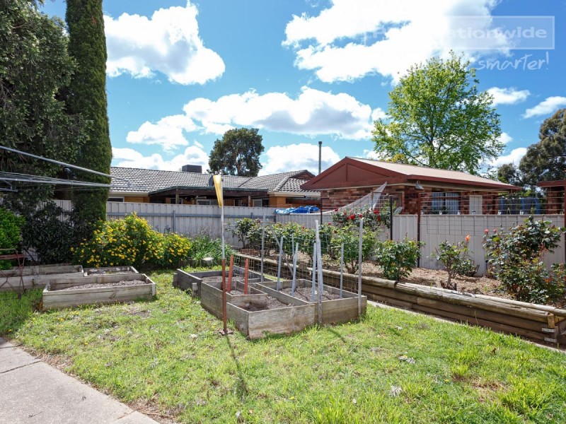 15 Jacaranda Drive, Lake Albert NSW 2650