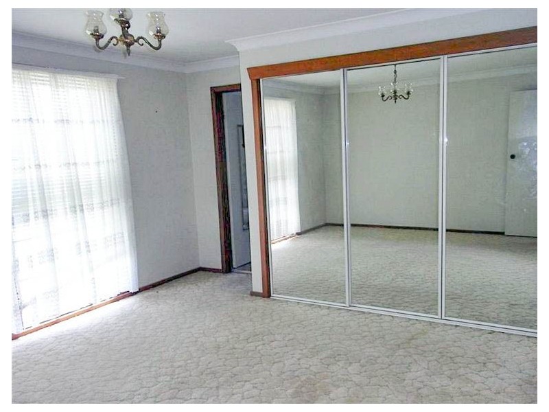 16 Avon Avenue, Lake Albert NSW 2650