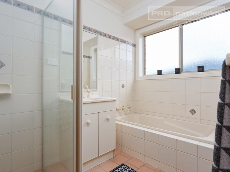 32 Nunkeri Street, Glenfield Park NSW 2650