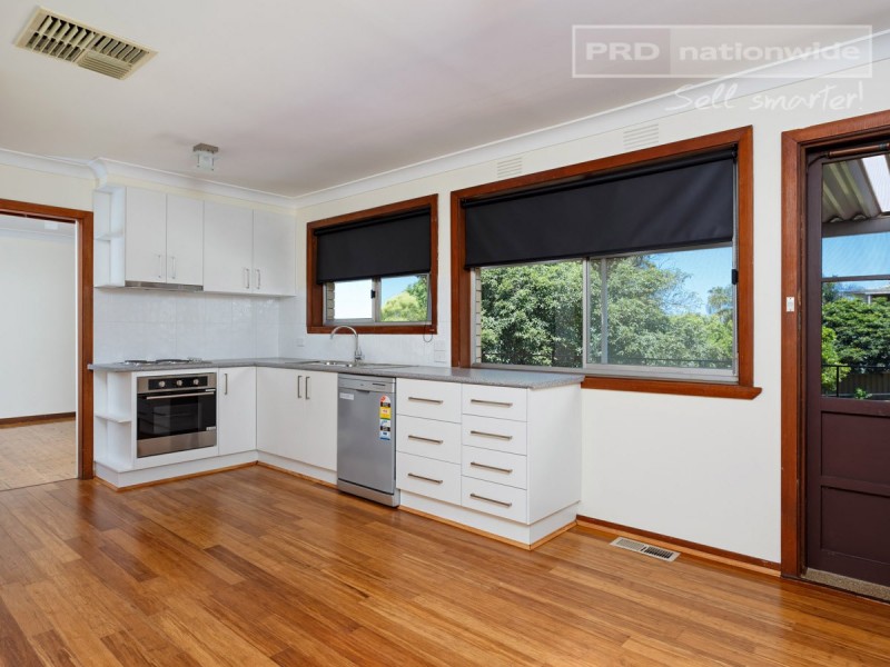 4 Endeavour Street, Kooringal NSW 2650