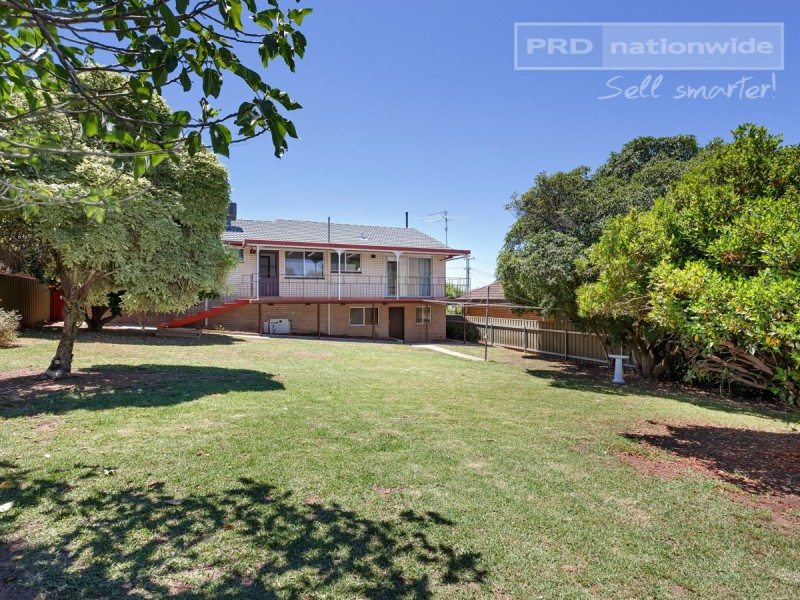 4 Endeavour Street, Kooringal NSW 2650