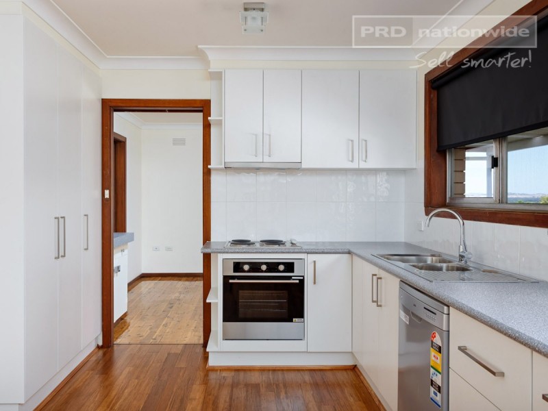 4 Endeavour Street, Kooringal NSW 2650