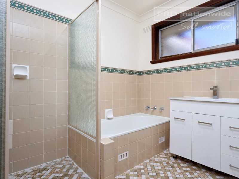 4 Endeavour Street, Kooringal NSW 2650