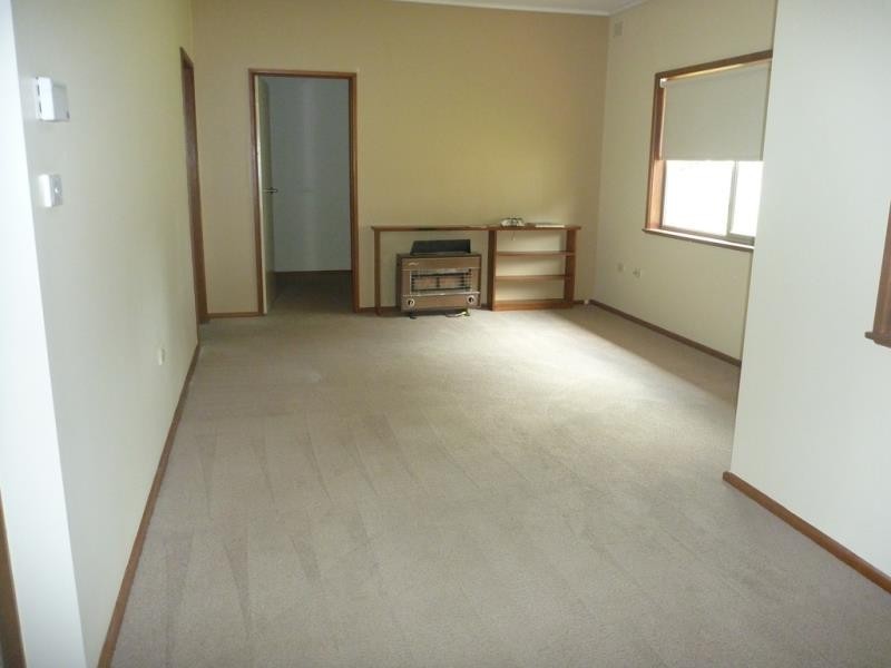 2/10 Henschke Ave, Tolland NSW 2650