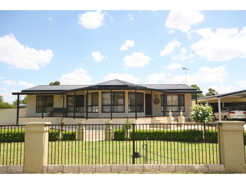 37 Alfred Street, Oura NSW 2650