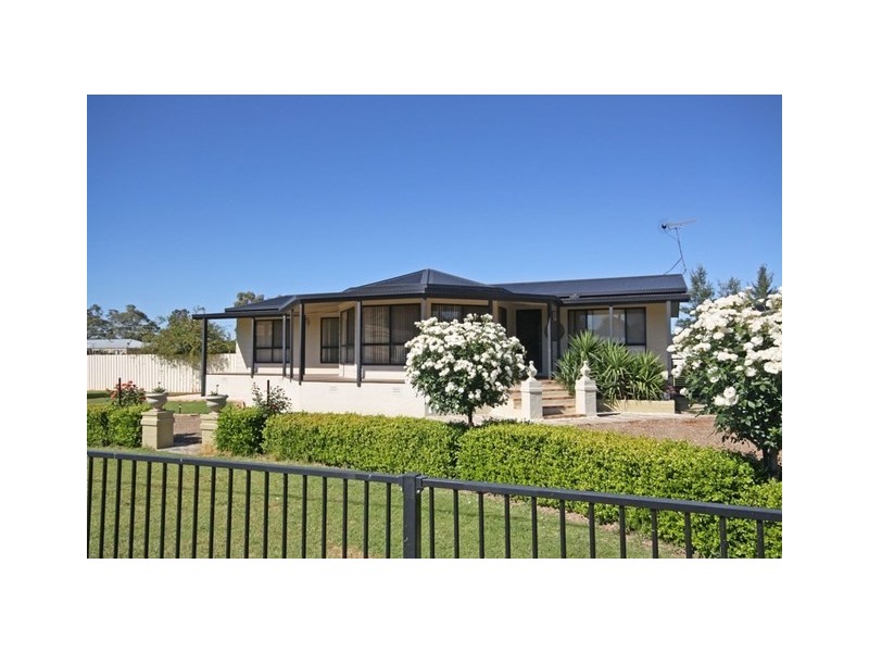 37 Alfred Street, Oura NSW 2650