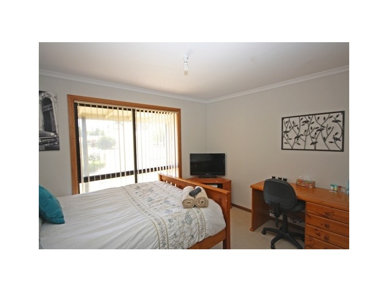 37 Alfred Street, Oura NSW 2650