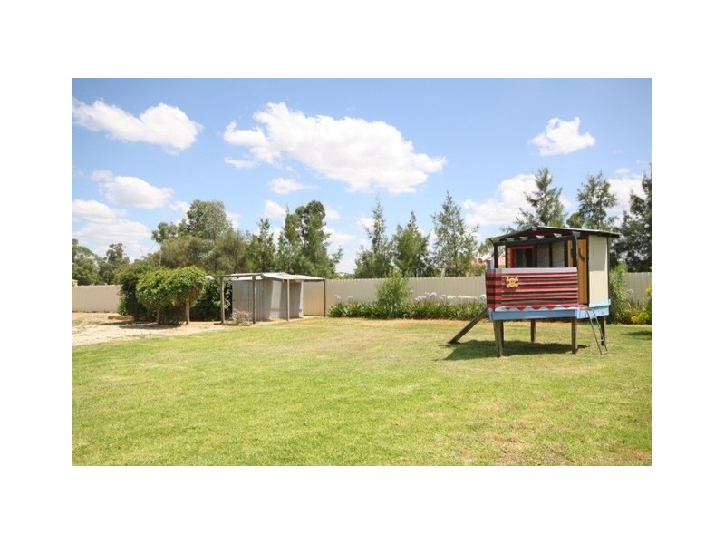 37 Alfred Street, Oura NSW 2650