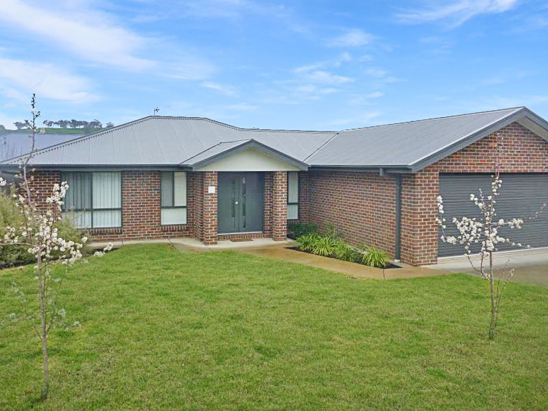 24 Hudson Drive, Lloyd NSW 2650