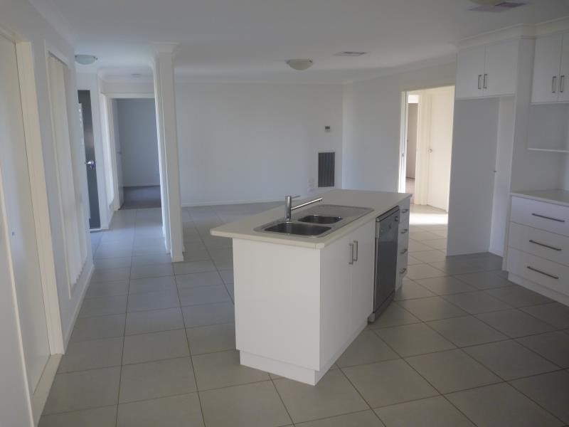 24 Hudson Drive, Lloyd NSW 2650