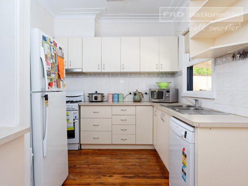 11 Plumpton Road, Kooringal NSW 2650