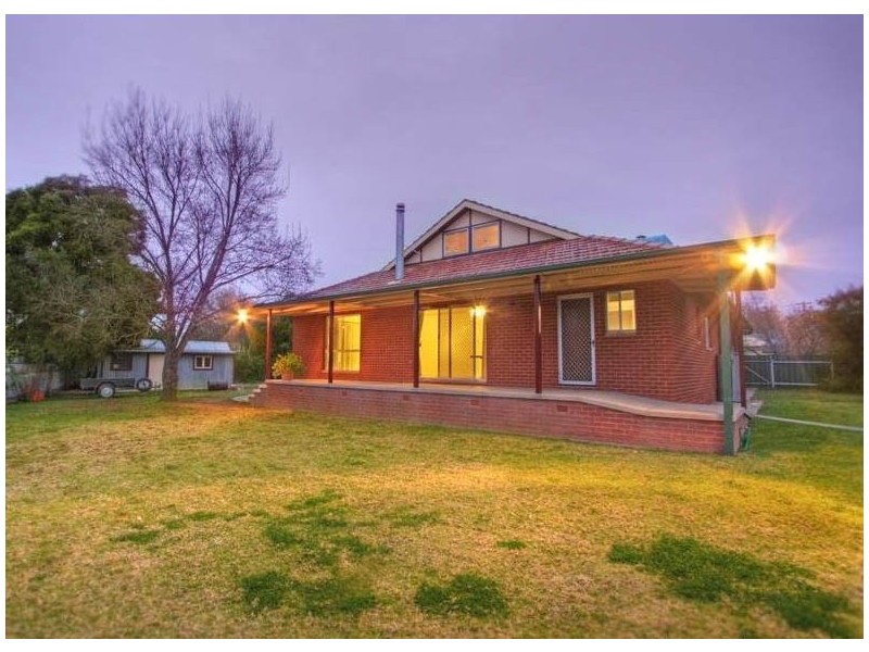 40 Manoora Crescent, Mount Austin NSW 2650