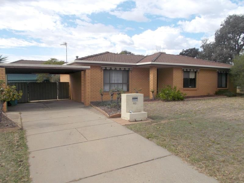 60 Undurra Drive, Glenfield Park NSW 2650