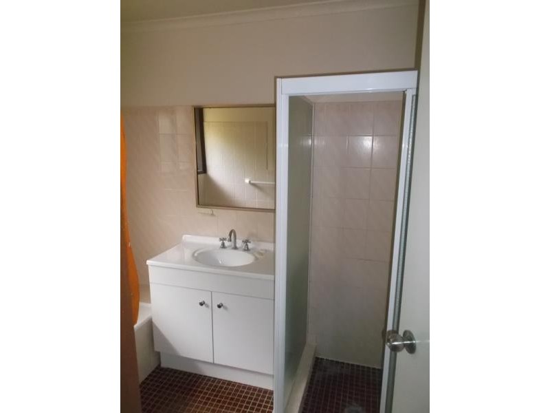 60 Undurra Drive, Glenfield Park NSW 2650