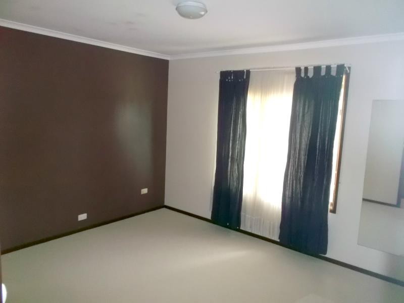 60 Undurra Drive, Glenfield Park NSW 2650