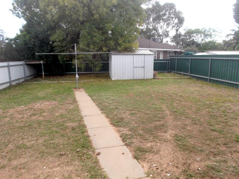 60 Undurra Drive, Glenfield Park NSW 2650