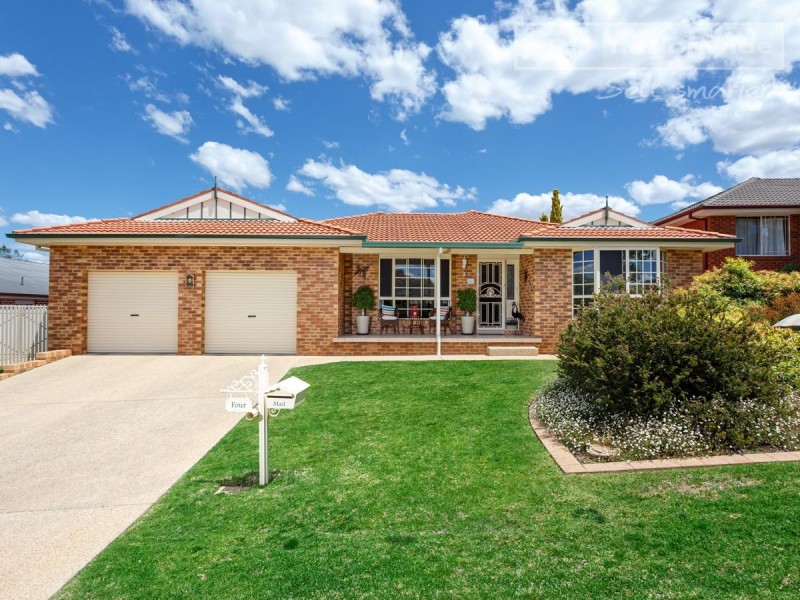 4 Delvin Place, Kooringal NSW 2650