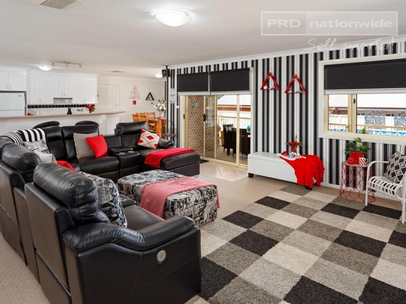 4 Delvin Place, Kooringal NSW 2650