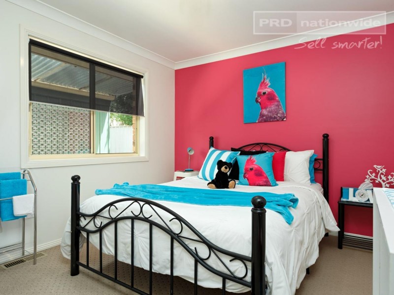 4 Delvin Place, Kooringal NSW 2650
