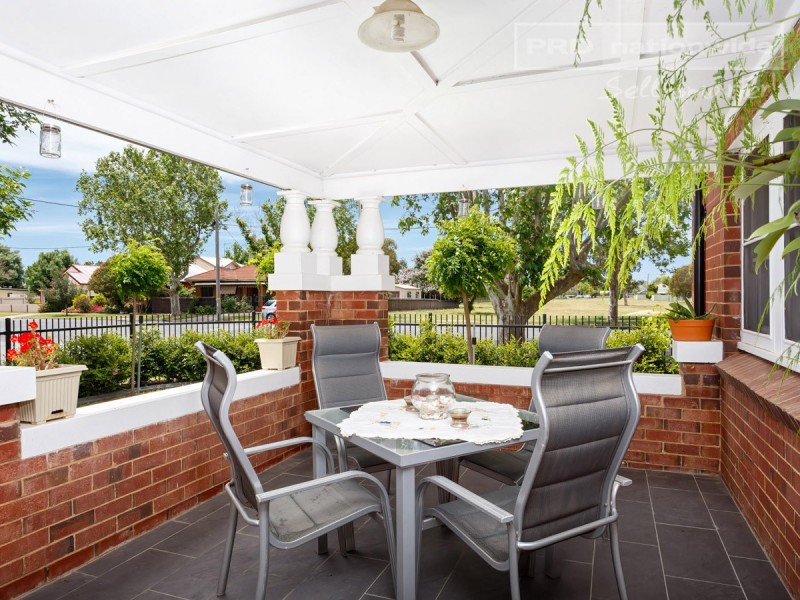 2 Rhoda Avenue, Wagga Wagga NSW 2650