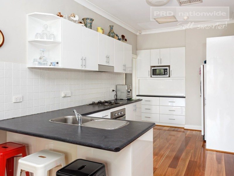 2 Rhoda Avenue, Wagga Wagga NSW 2650