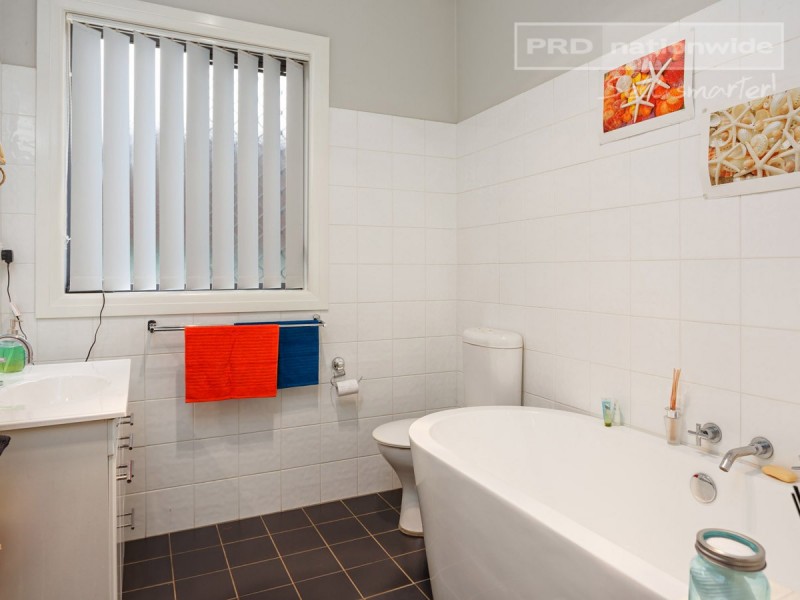 2 Rhoda Avenue, Wagga Wagga NSW 2650
