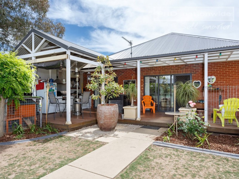 2 Rhoda Avenue, Wagga Wagga NSW 2650