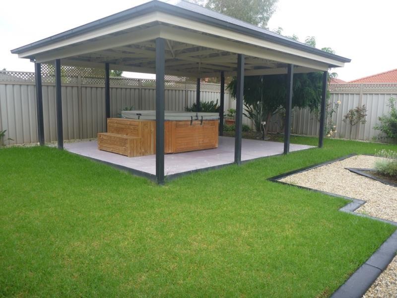 33 Womboin Crescent, Glenfield Park NSW 2650