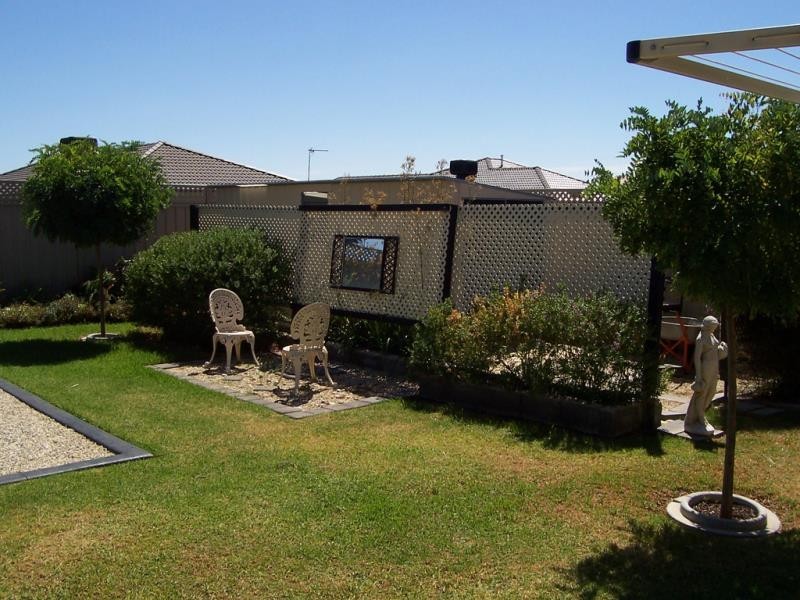 33 Womboin Crescent, Glenfield Park NSW 2650