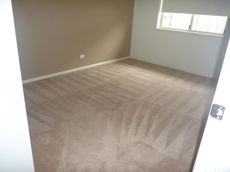 33 Womboin Crescent, Glenfield Park NSW 2650