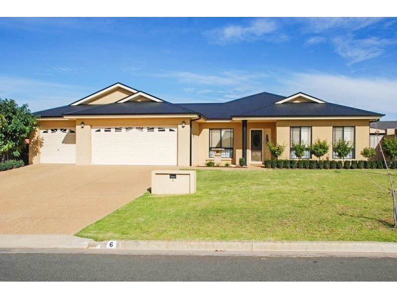 6 Dobell Place, Lloyd NSW 2650