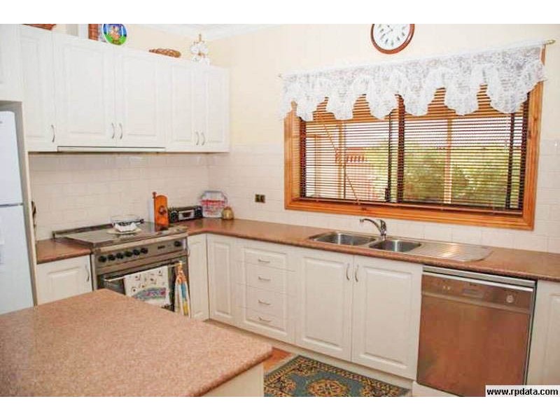 6 Dobell Place, Lloyd NSW 2650