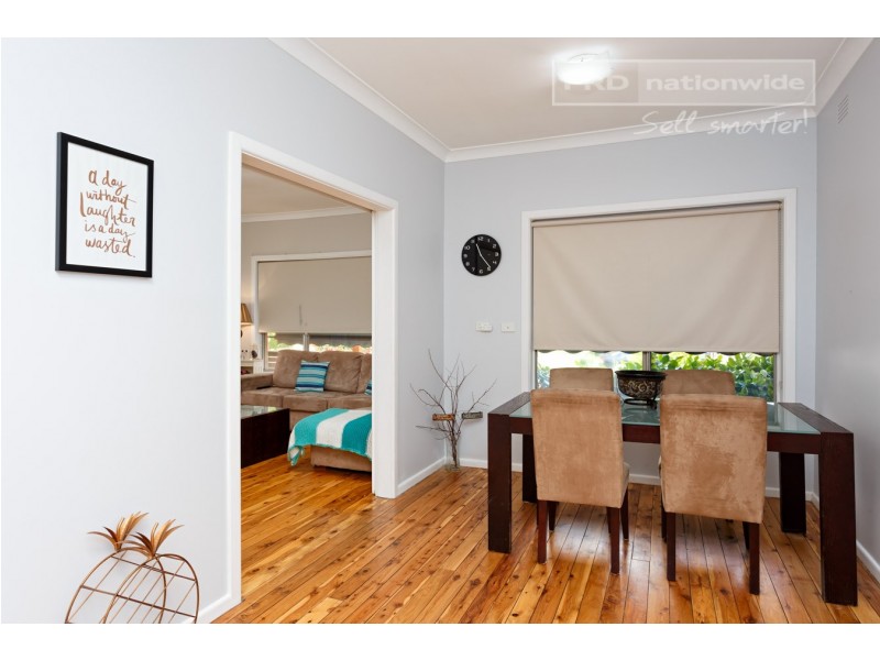 25 Nixon Crescent, Tolland NSW 2650