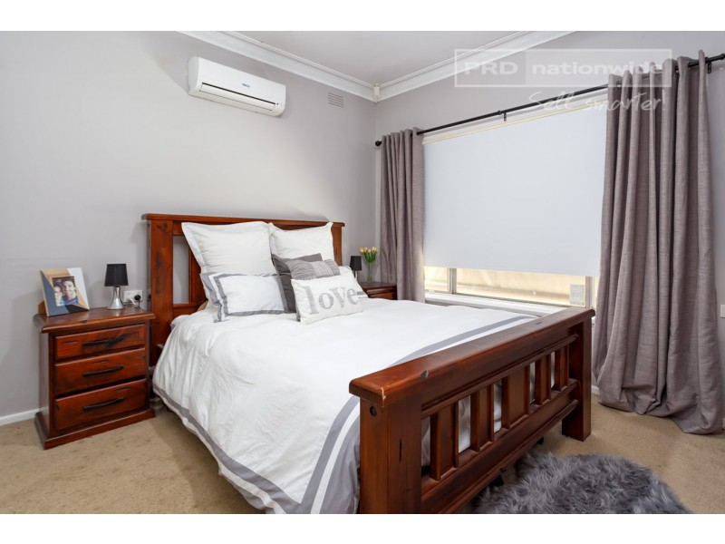 25 Nixon Crescent, Tolland NSW 2650