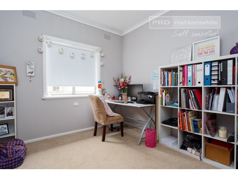 25 Nixon Crescent, Tolland NSW 2650