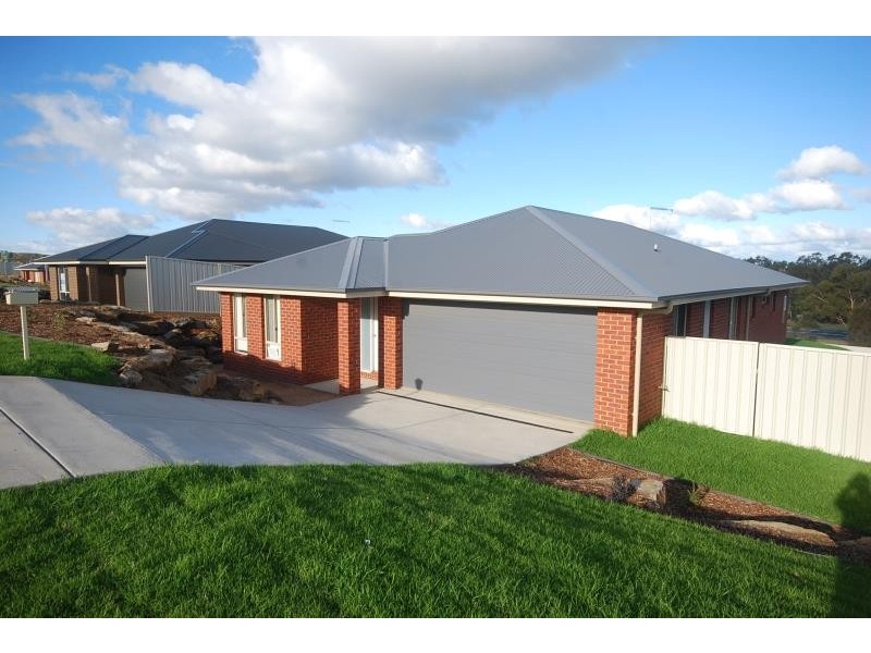 11 Sunvale Crescent, Estella NSW 2650