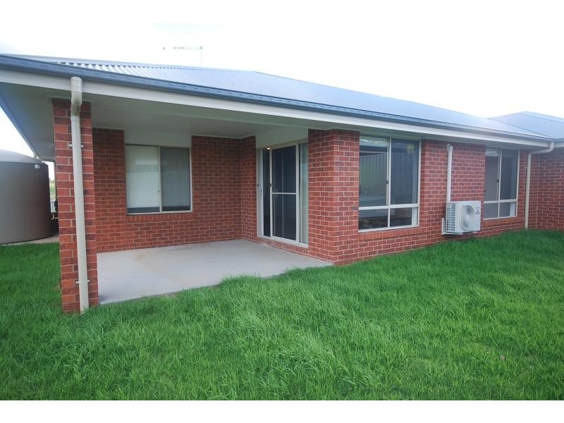 11 Sunvale Crescent, Estella NSW 2650