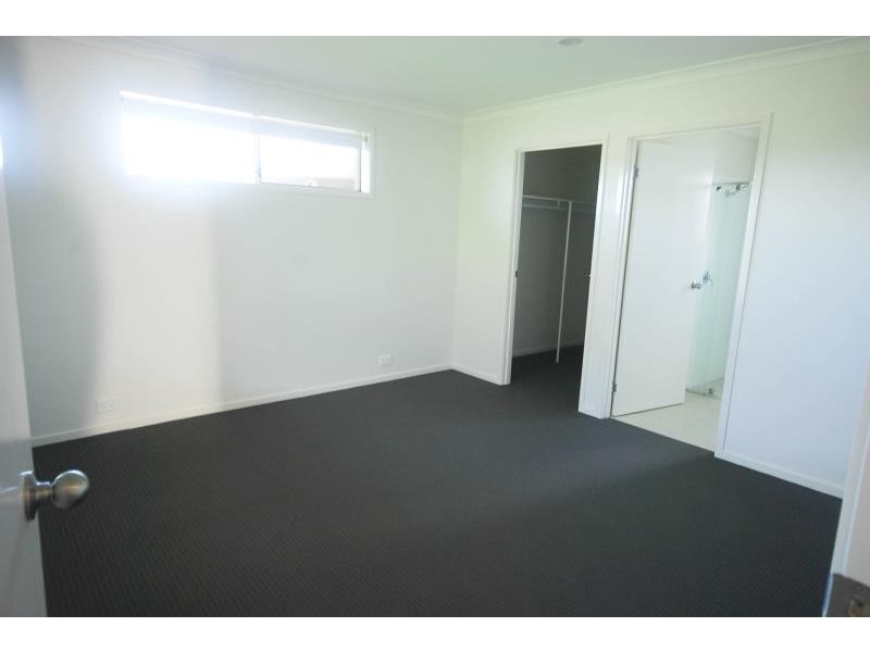 11 Sunvale Crescent, Estella NSW 2650