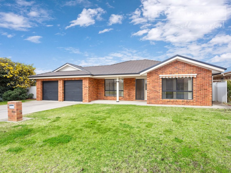 2 Giwang Place, Glenfield Park NSW 2650