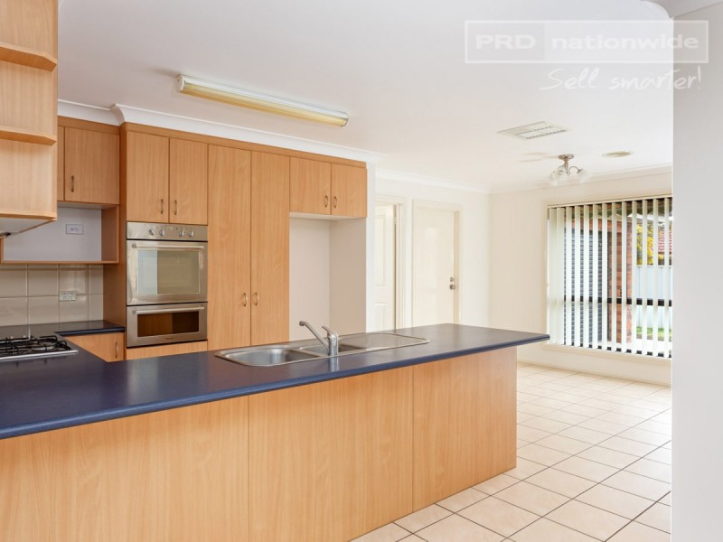 2 Giwang Place, Glenfield Park NSW 2650