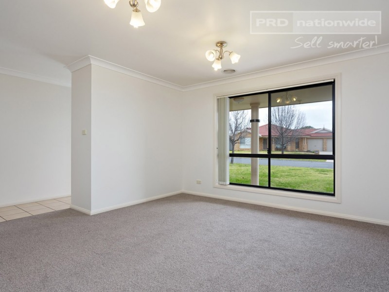 2 Giwang Place, Glenfield Park NSW 2650