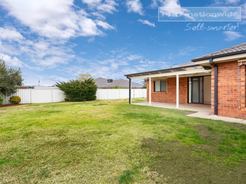 2 Giwang Place, Glenfield Park NSW 2650