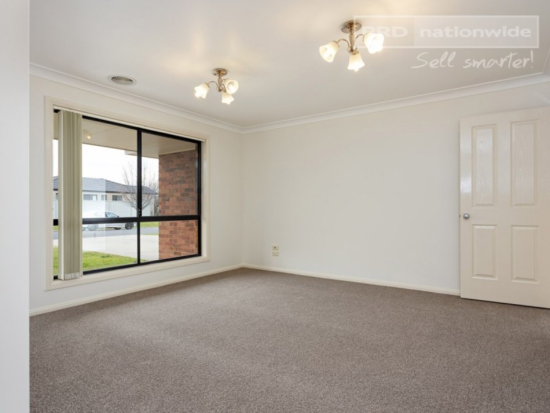 2 Giwang Place, Glenfield Park NSW 2650