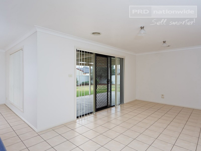 2 Giwang Place, Glenfield Park NSW 2650