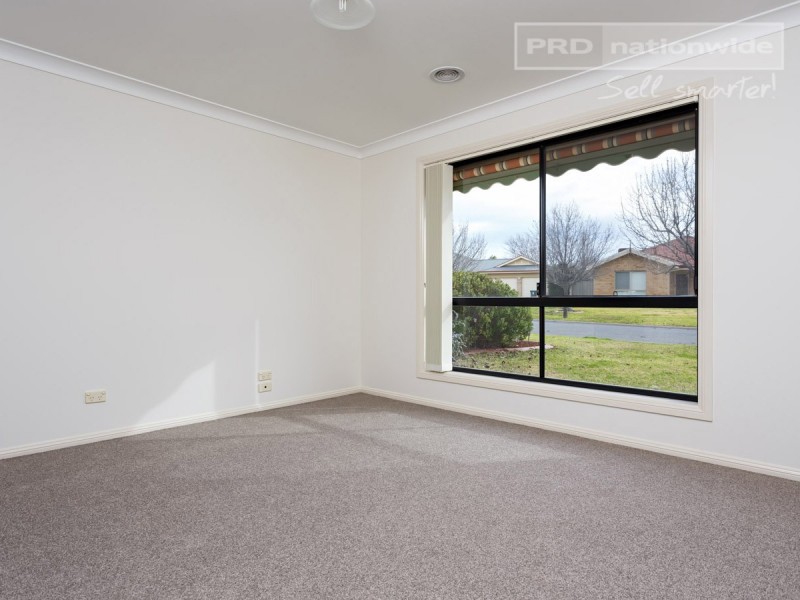 2 Giwang Place, Glenfield Park NSW 2650